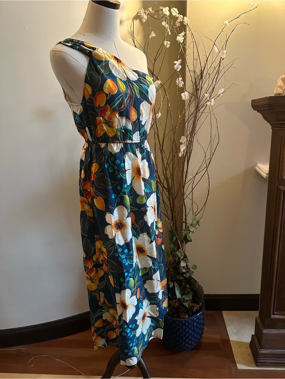Floral One-Shoulder Midi Dress in Navy and White - Picture 4 of 7
